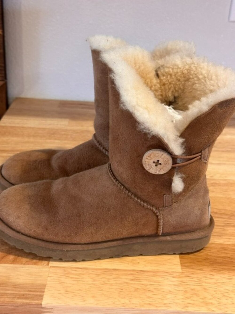 UGG | Bailey Button II Chestnut Suede Boots Sz 7